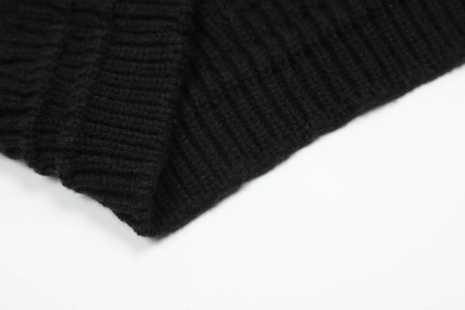 vivienne west wood West Queen Vivian Saturn New Retro "Unisex" Hollow Knitted Sweater Wool Vest 2024 Spring Latest Size: S -M- L Color: Apricot Black